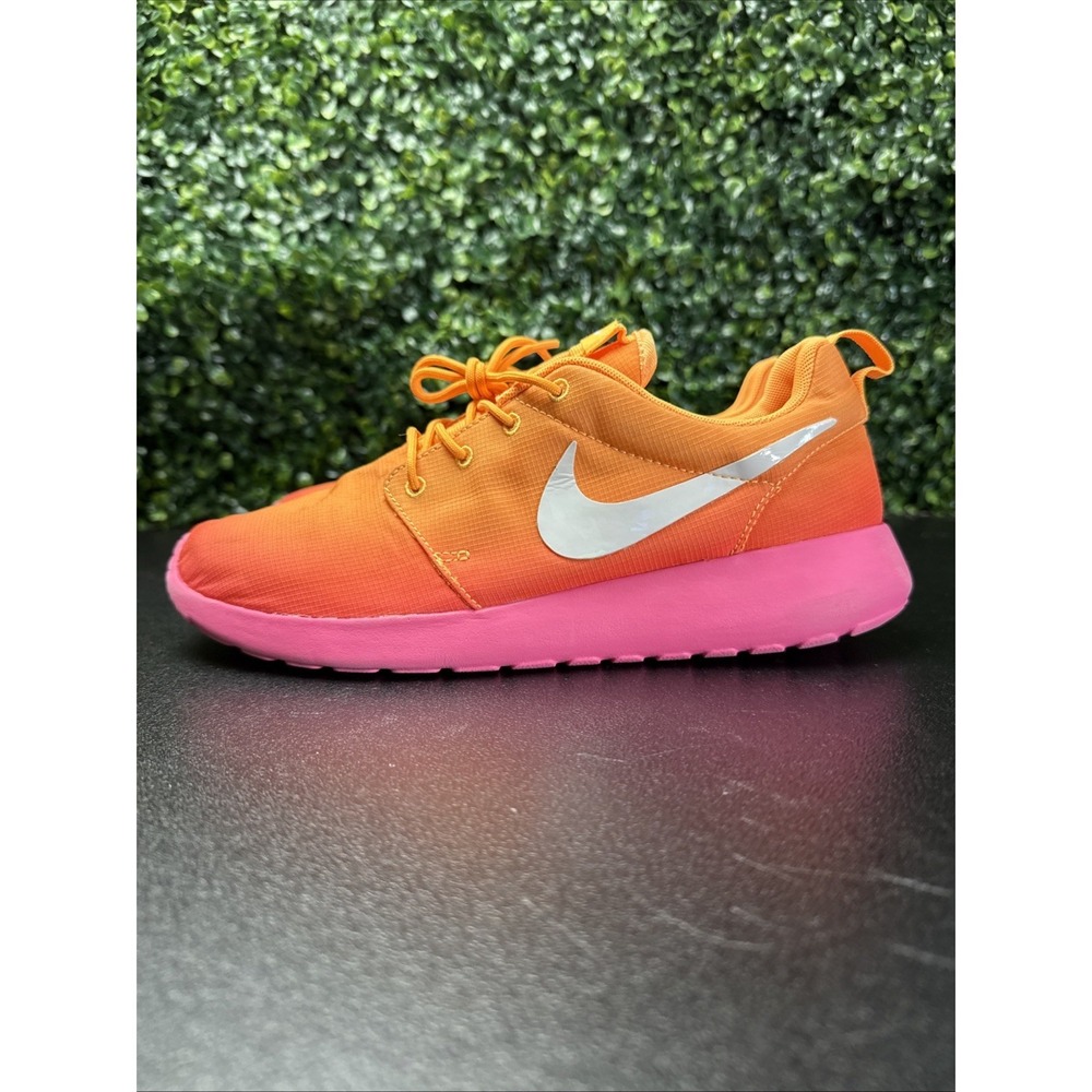 Nike Women's Roshe Athletic Shoes Ombre Atomic Mango Size 8.5 599432-801